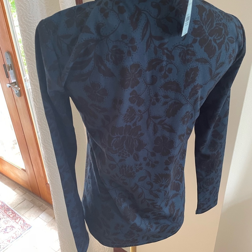 NWT Anne Taylor Floral Ruffle Neck Top in Blue and Black Small Petite - Picture 6 of 6